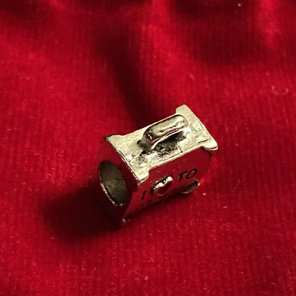 ๐งณ NWOT - I โค๏ธ To Travel Suitcase - Silvertone Slider Charm ๐งณ - Picture 4 of 6